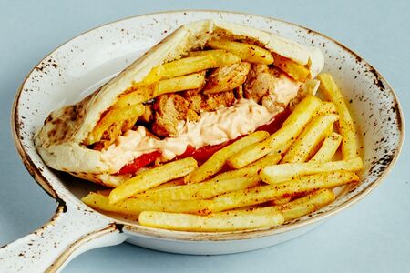 Гирос Тейсти