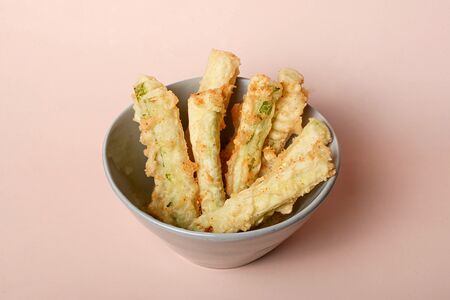 Кабачки темпура с розмарином