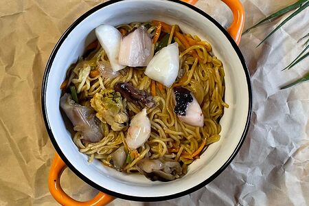 Wok Морской с овощами микс в пикантном соусе