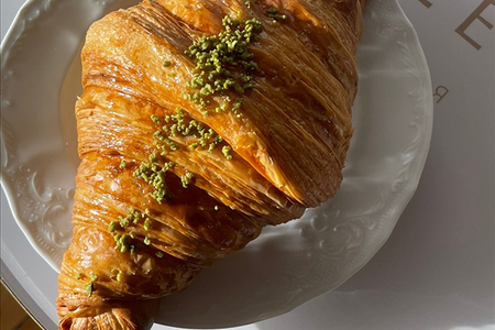 Круассан с фисташковым кремом
