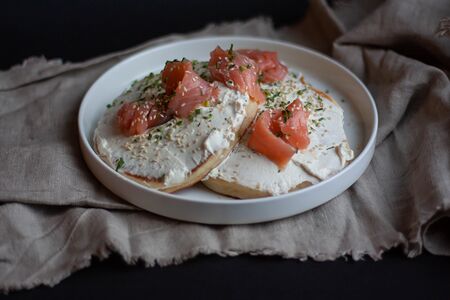 Панкейки с творожным сыром и лососем