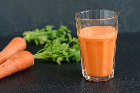Свежевыжатый морковный сок
