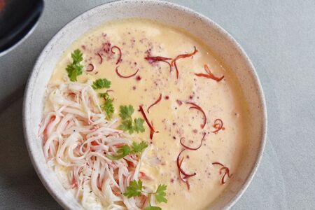 Кукурузная каша с крабовыми палочками