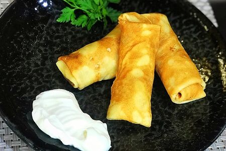 Блины с творогом и изюмом