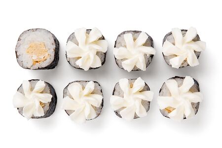 Мини-ролл с омлетом томаго и сыром