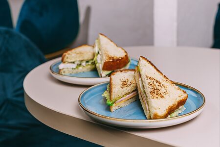 Чиабатта с ветчиной и сыром