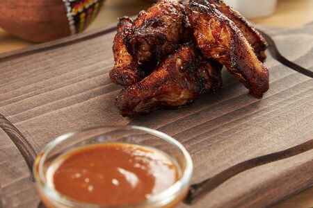 Куриные крылья в соусе BBQ