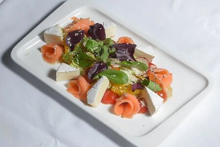 Салат с лососем