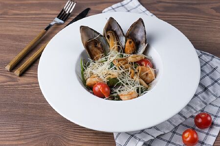 Салат с морепродуктами