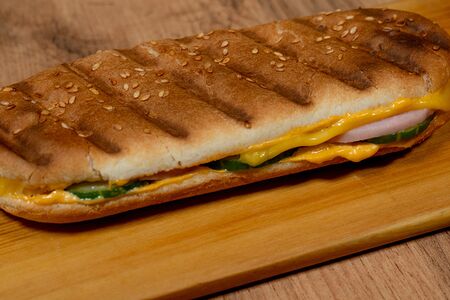 Сэндвич с ветчиной и сыром