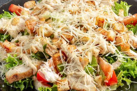 Салат Цезарь с курицей