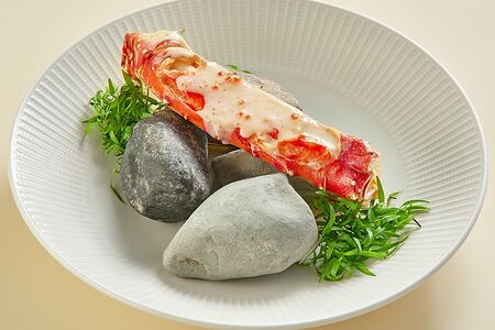 Фаланга краба с икорным соусом