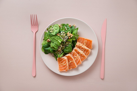 Стейк из лосося татаки