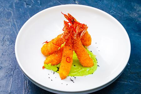 Креветки темпура в соусе васаби