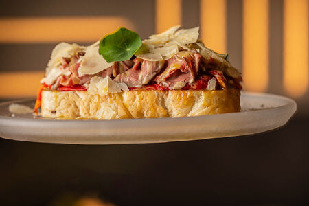 Брускетта с ростбифом