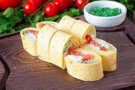 Тортилья с жаренным лососем