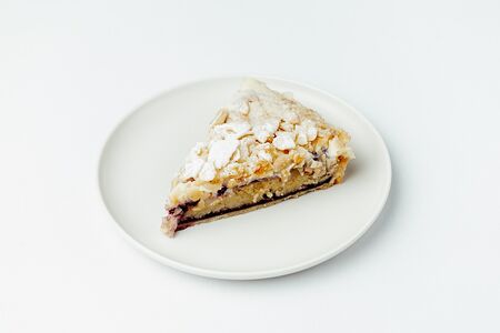 Тарт миндаль-черная смородина