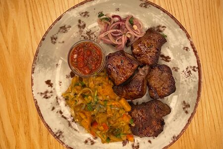 Говядина с томатом на мангале