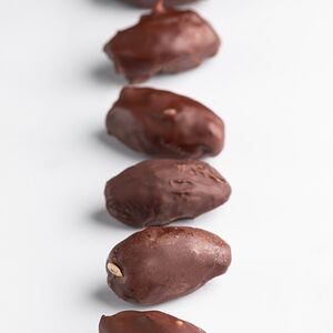 Финики в шоколаде