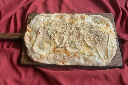 Пицца Груша и горгондзола