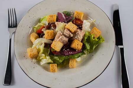 Салат с тунцом