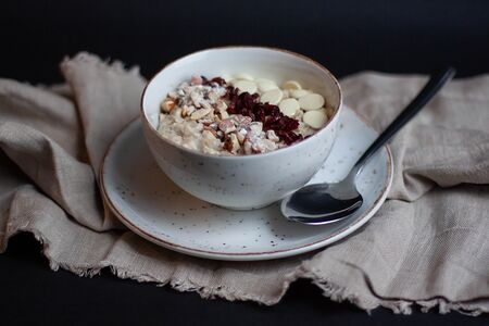 Овсяная каша с белым шоколадом