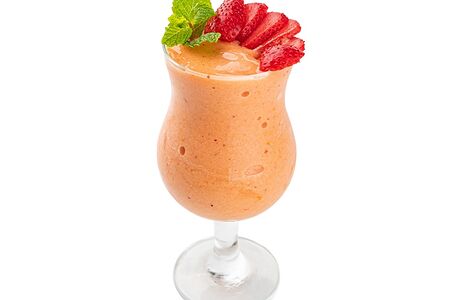 Смузи персик с клубникой