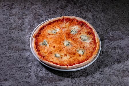 Пицца Quattro formaggi