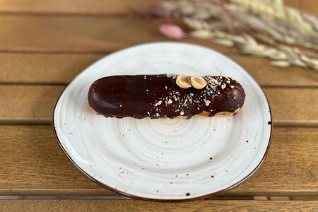 Эклер Шоколадно-ореховый