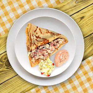 Блин с курицей, сыром и беконом