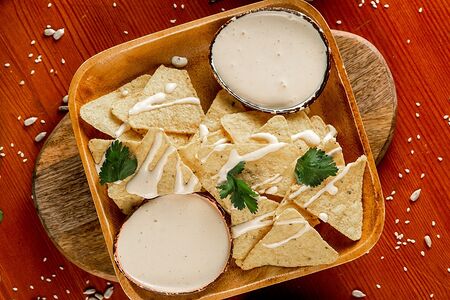 Кукурузные чипсы начос