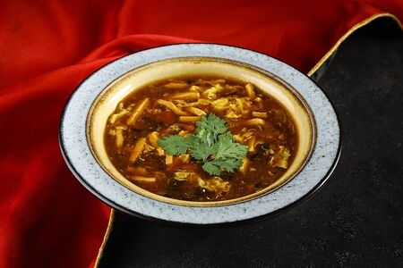 Китайский кисло-острый суп со свининой