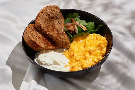 Скрэмбл со страчателлой