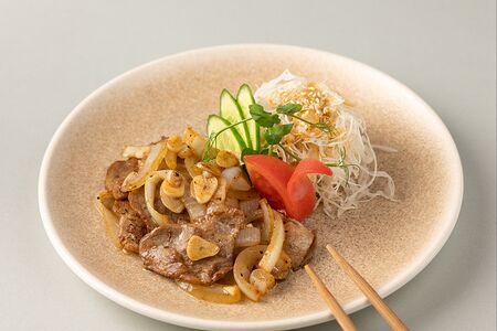 Свинина с овощами в соусе батаяки