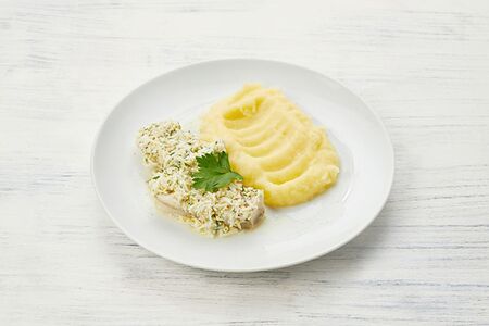 Треска по-польски с картофельным пюре