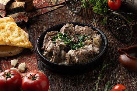 Ягненок в чесночном соусе из печи