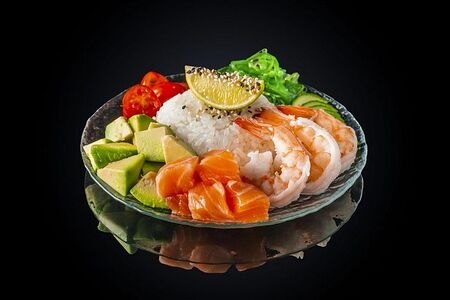 Поке с креветкой и лососем