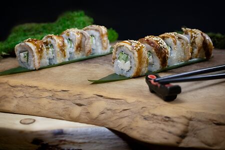 Ролл Филадельфия с угрём