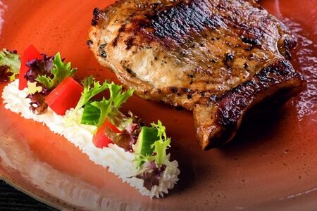 Свинина на гриле с квашеной капустой