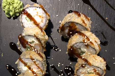 Ролл в темпуре Эби