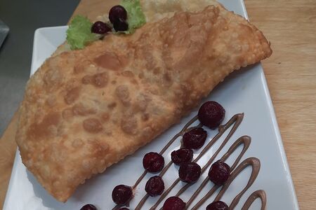 Чебурек вишнёвый чизкейк