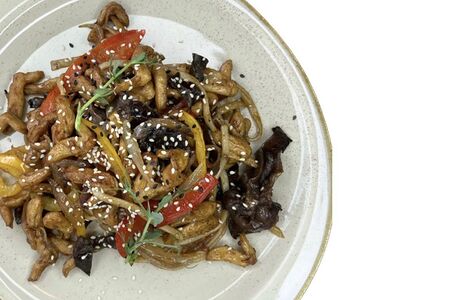 Лапша вок с соевым мясом в соусе кочудян