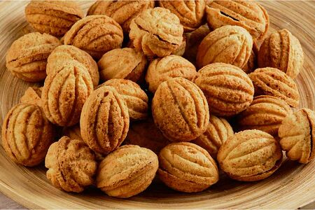 Орешек с вареной сгущенкой