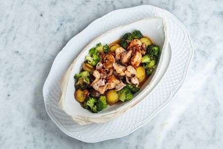 Морепродукты с овощами