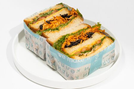 Корейский острый сэндвич с курицей