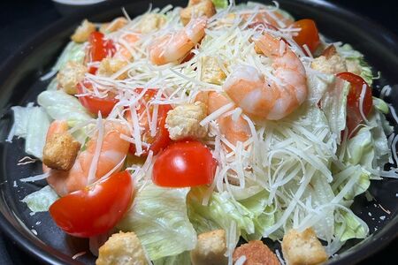Салат Цезарь с креветкой