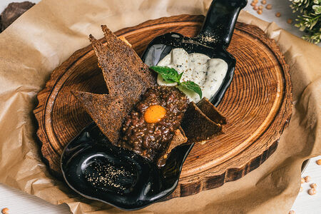 Тартар из мраморной говядины Блэк Ангус