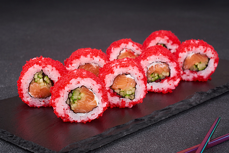 Ролл Калифорния с лосoсем