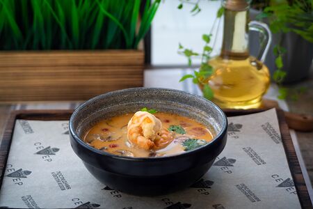 Том ям с креветками