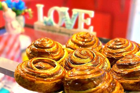 Улитка с корицей и солёной карамелью